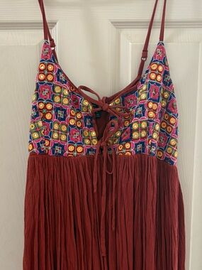 Romeo & Juliet Couture Rust Embroidered Peasant Dress with Multicolor Bodice